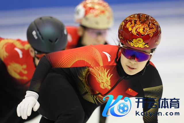 ↑ 中国短说念速滑选手张楚桐在训导中。 新华社记者 李明 摄